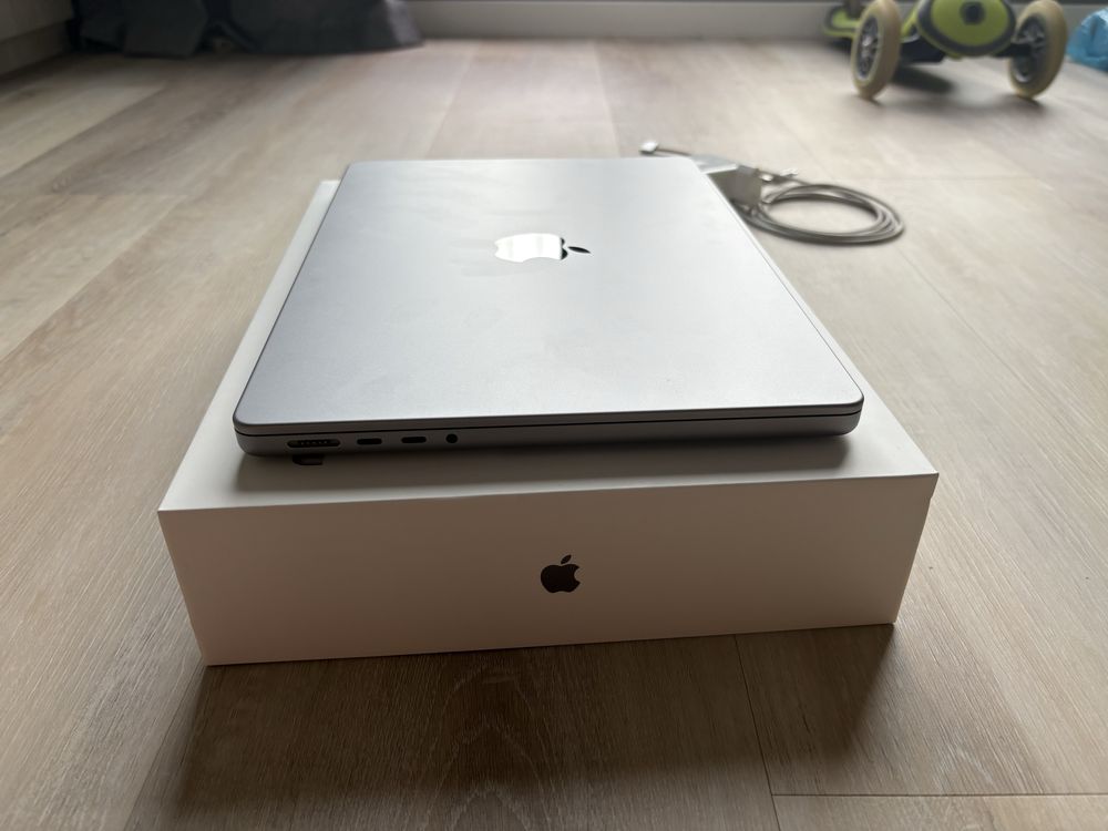 14” Macbok Pro / M1 Pro / 16GB RAM / 512 GB SSD