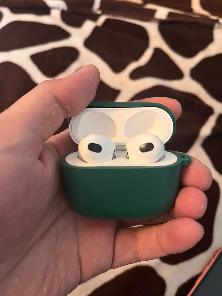 Продам airpods 3 в отличном состоянии