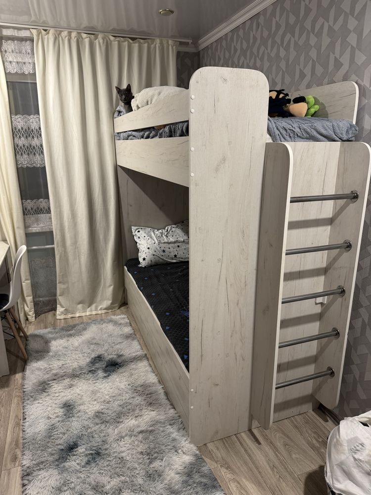 Продам 2х  ярусную спальную кровать