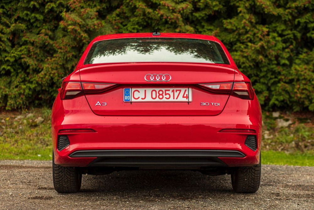 Audi A3 rosu, stare impecabila.