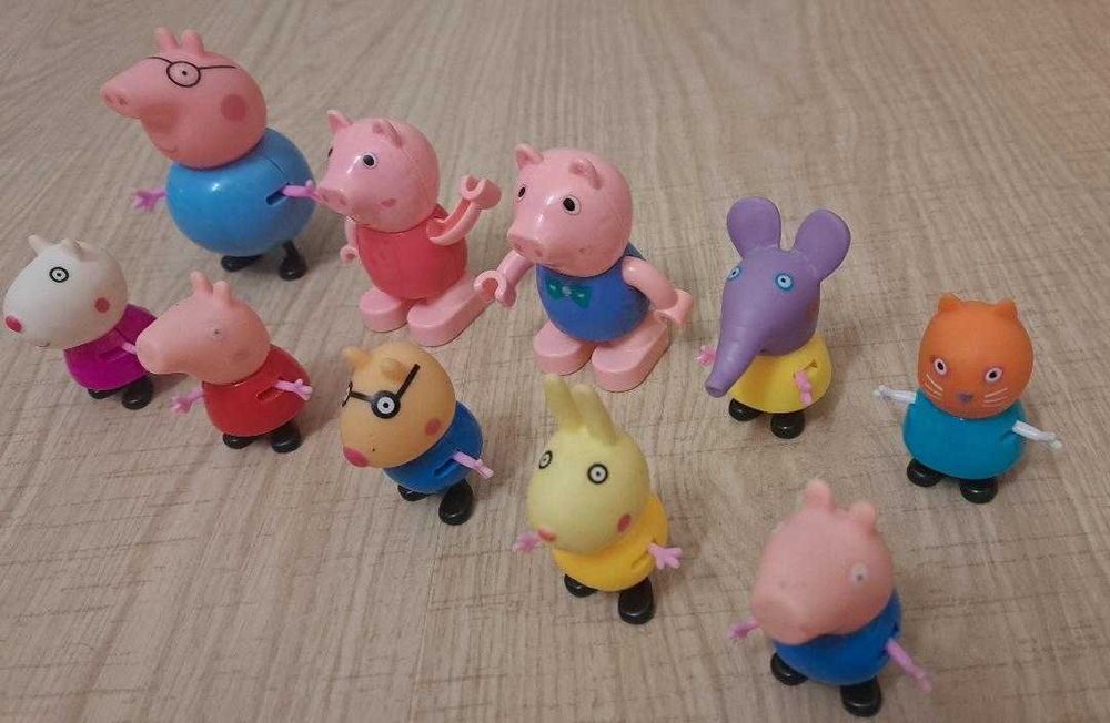 Set figurine purcelusa Peppa Pig si familia, 10 bucati