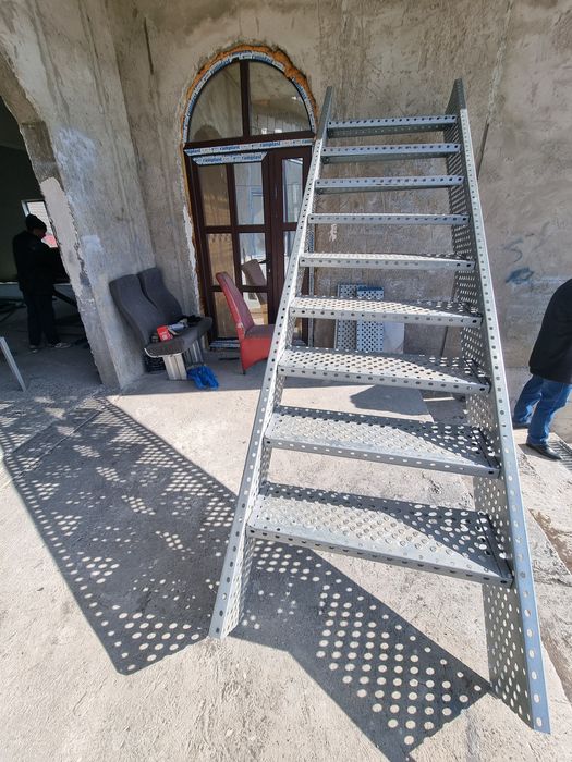 Confectionam scarii metalice zincate exterioare și pentru incendii , p