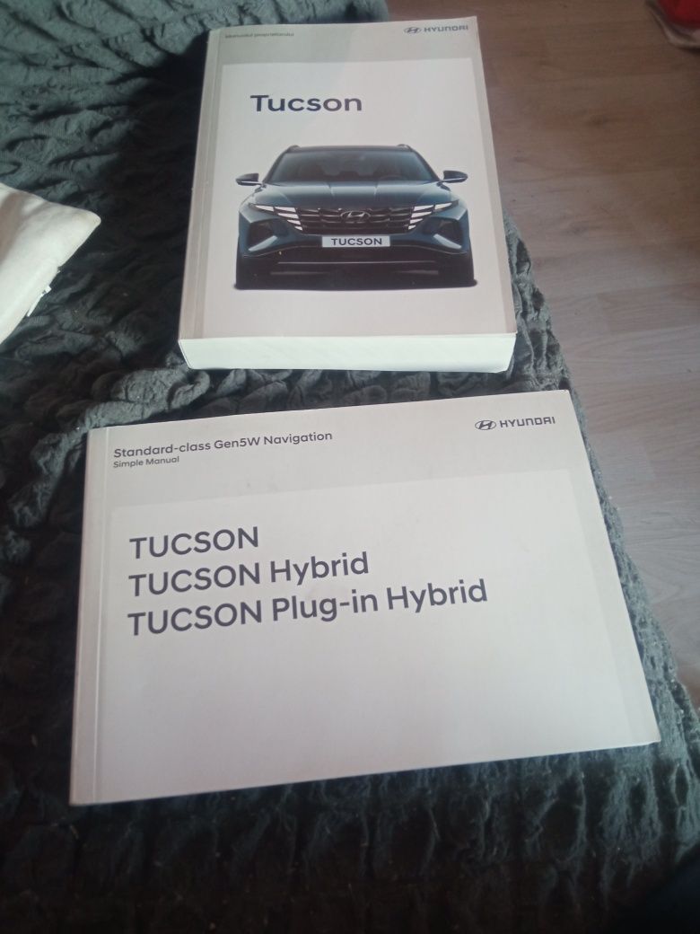 Vand manualul Hyundai Tucson in stare perfecta.Nou.Ploiesti,trimit in