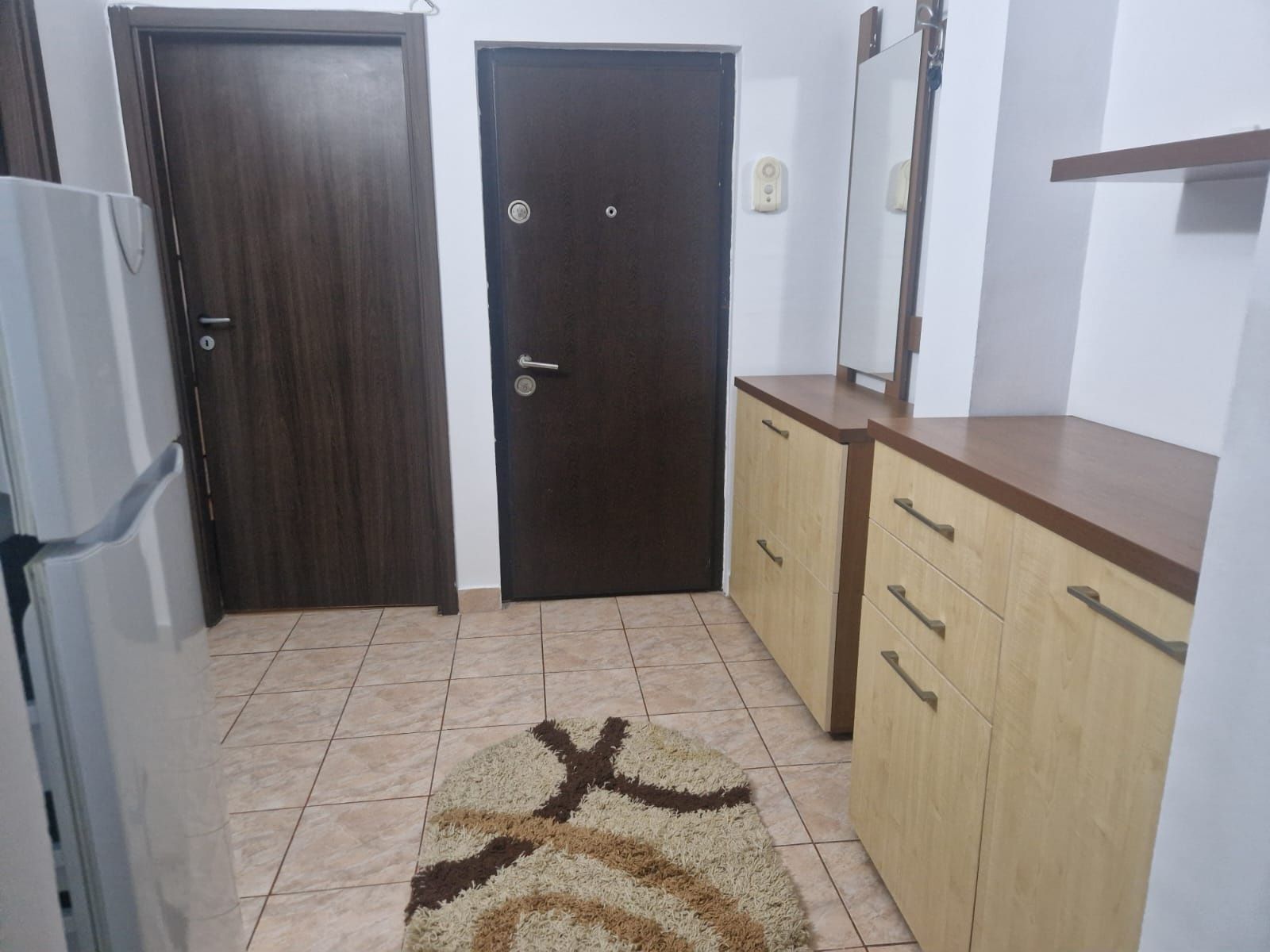 De închiriat apartament 2 camere
