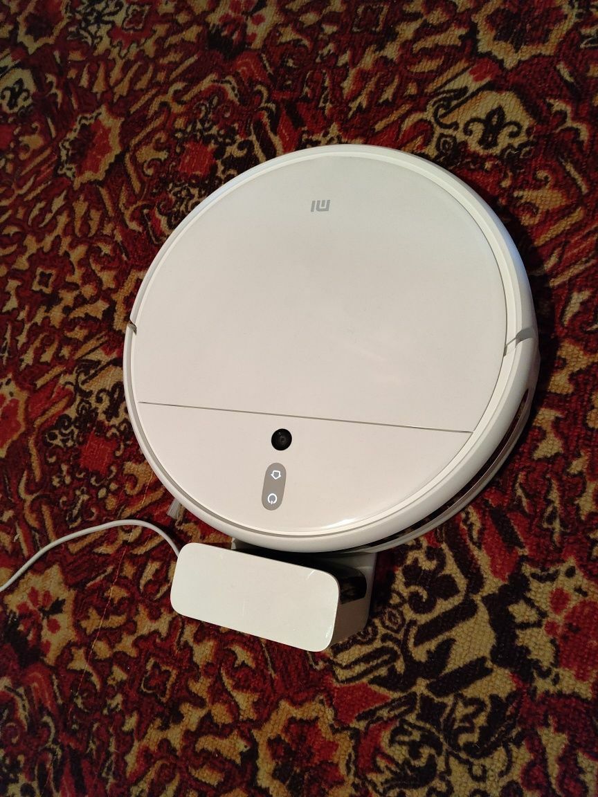 Продаётся робот пылесос Xiaomi Mi Robot Vacuum Mop