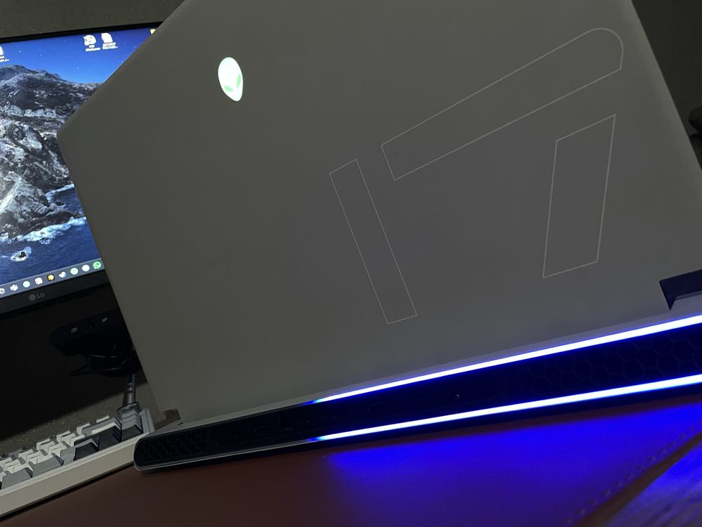 Dell Alienware x17 r2