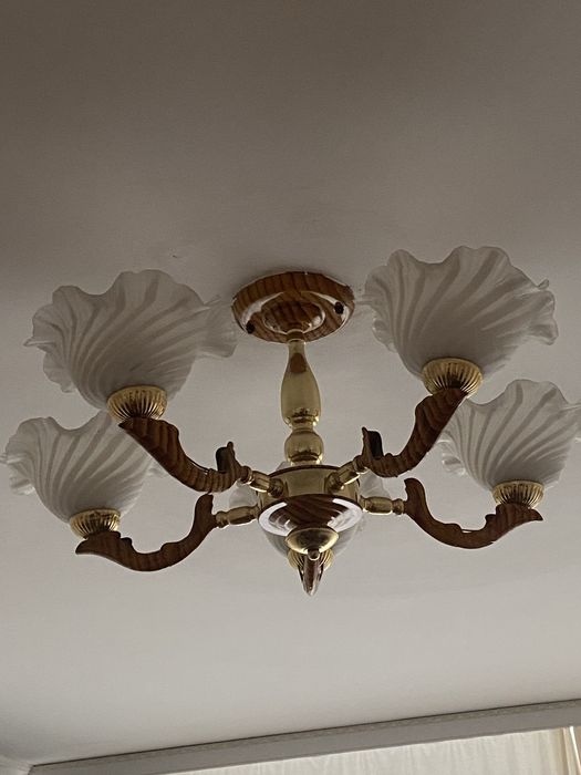 Люстра 5 лампочек. Классика все работет.