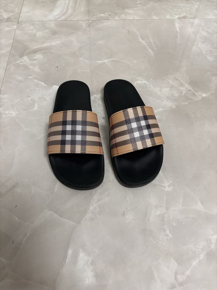 Чехли Бърбари (Burberry)