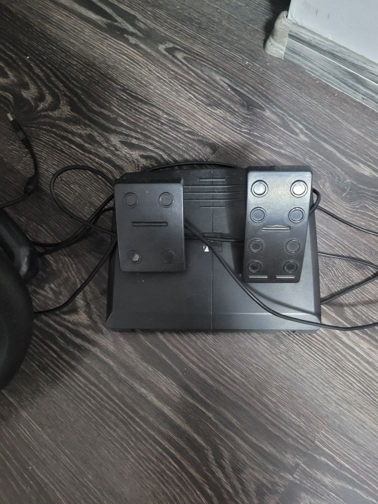 Vând Volan de gaming