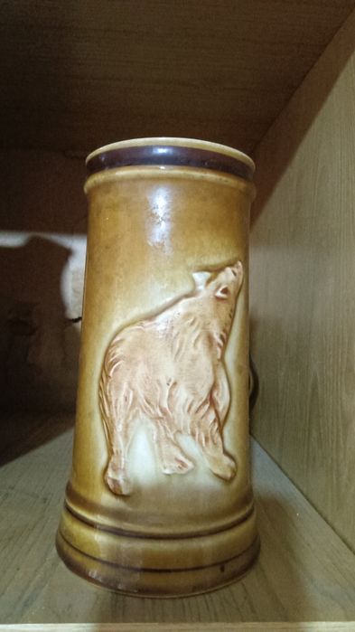 Посуда. Большая керамическая кружка.