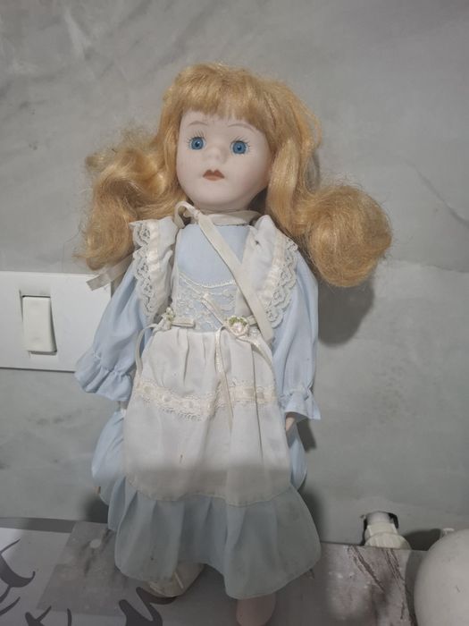 Papusa porțelan 35 cm inaltime 50 cm