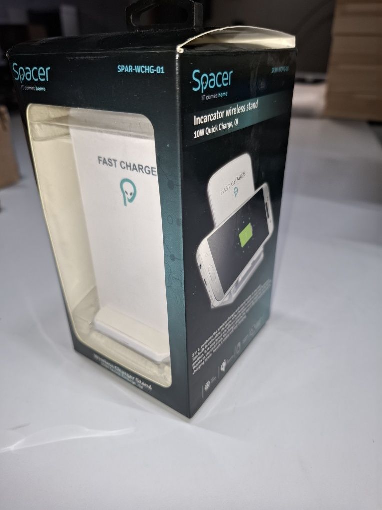 Безжично зарядно устройство. Wireless charger.