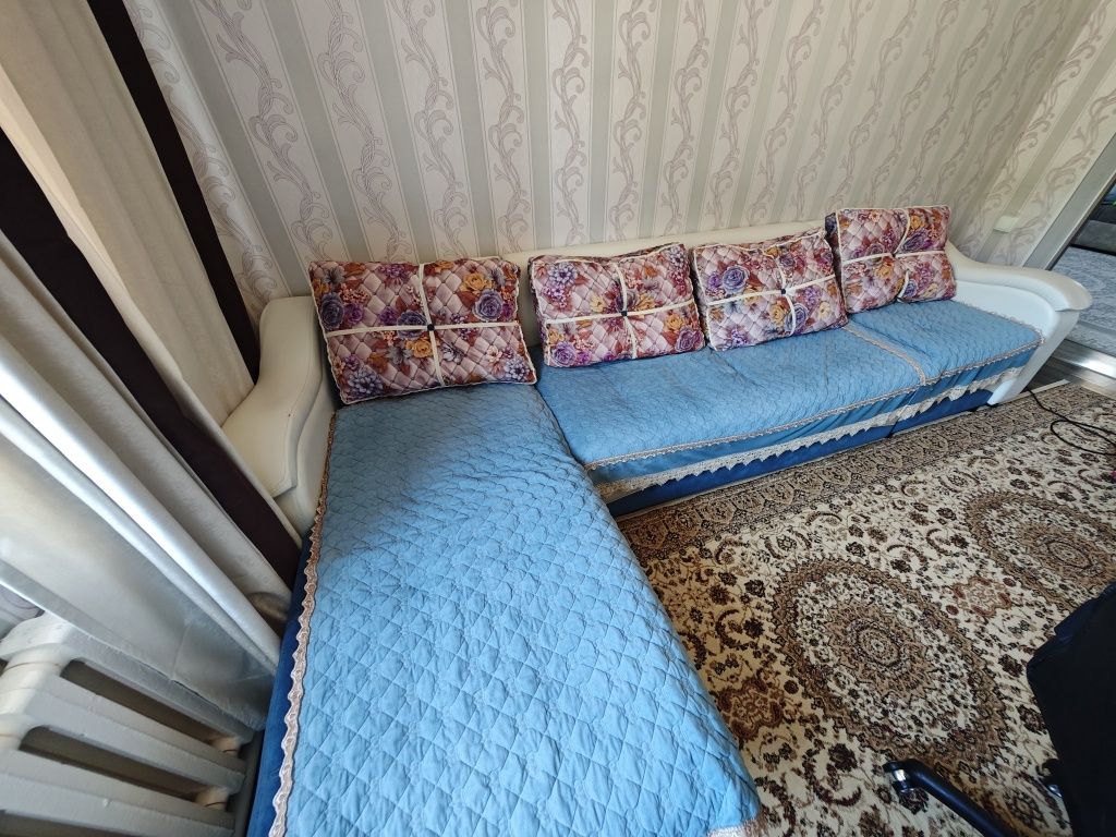 Продается угловой диван в хорошем состояний, в связи с переездом.