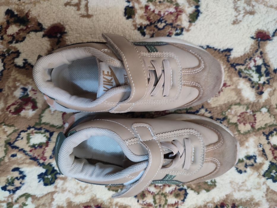 Детские комбинезон и обувь