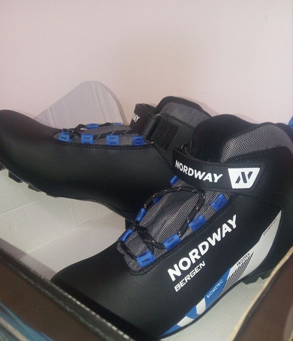 Лыжные ботинки/Новые