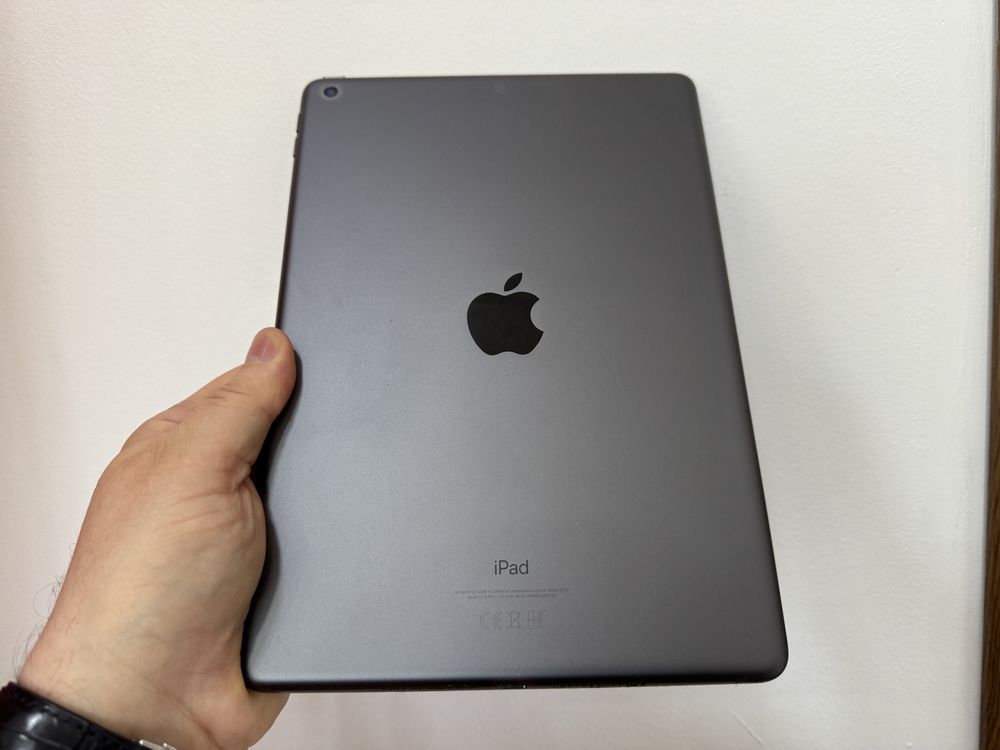 Ipad  7th Gen, 32 gb, wifi, Space Gray