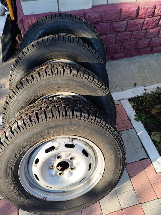 Шины зимние шипованные YOKOHAMA 205/70 R15 с дисками 5х114.3