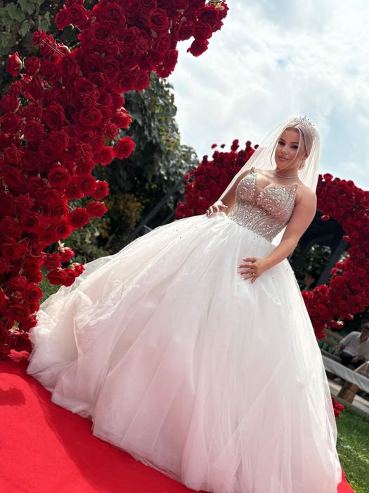 Rochie de mireasa cu corset si cu trena