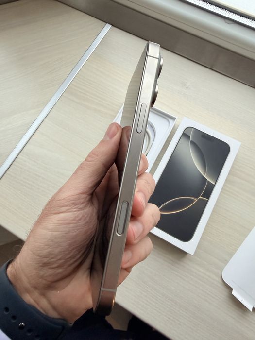 iPhone 16 Pro Max Natural Titanium 256GB