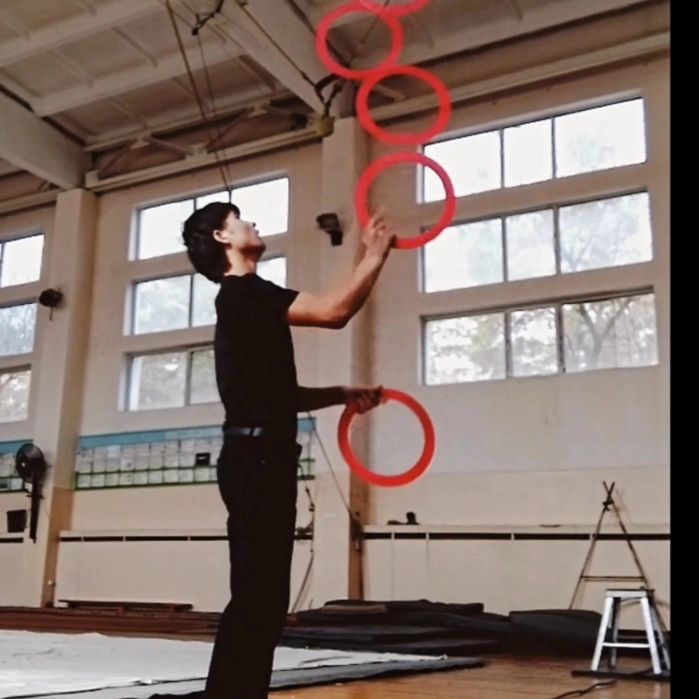 Kafe restoranlarda ugʻilgan kunlarda sirk shou tomoshalari.