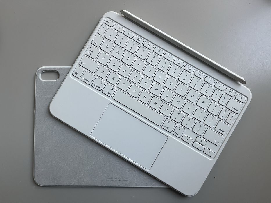 iPad 10th, 10,9" 256GB Wi-Fi Pink + калъф с клавиатура Apple Magic