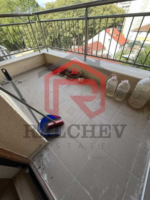 Tристаен апартамент с Паркомясто / Колхозен пазар