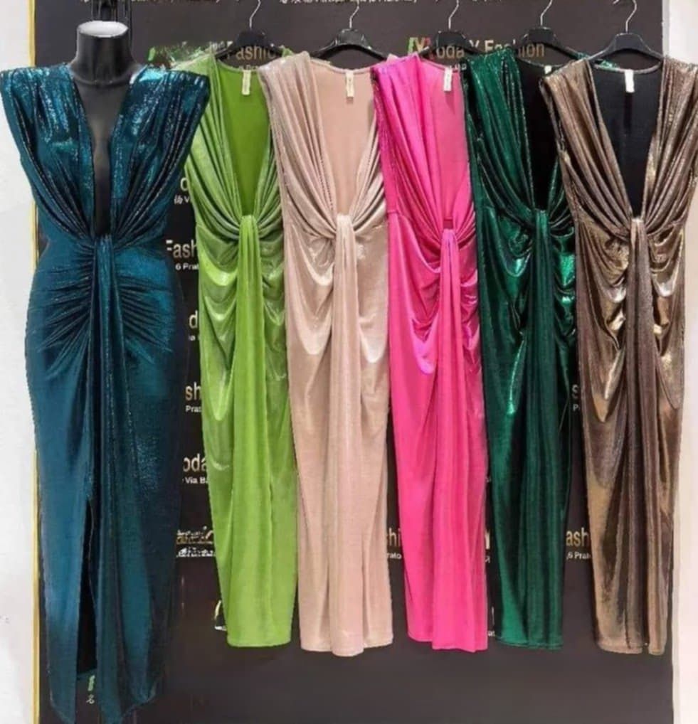 Rochie superbă, disponibilă pe mai multe culori ,material sidefat