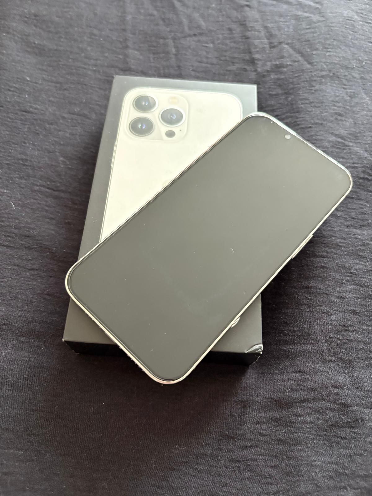 Iphone 256GB 13 Pro Silver White Неразличим от Нов