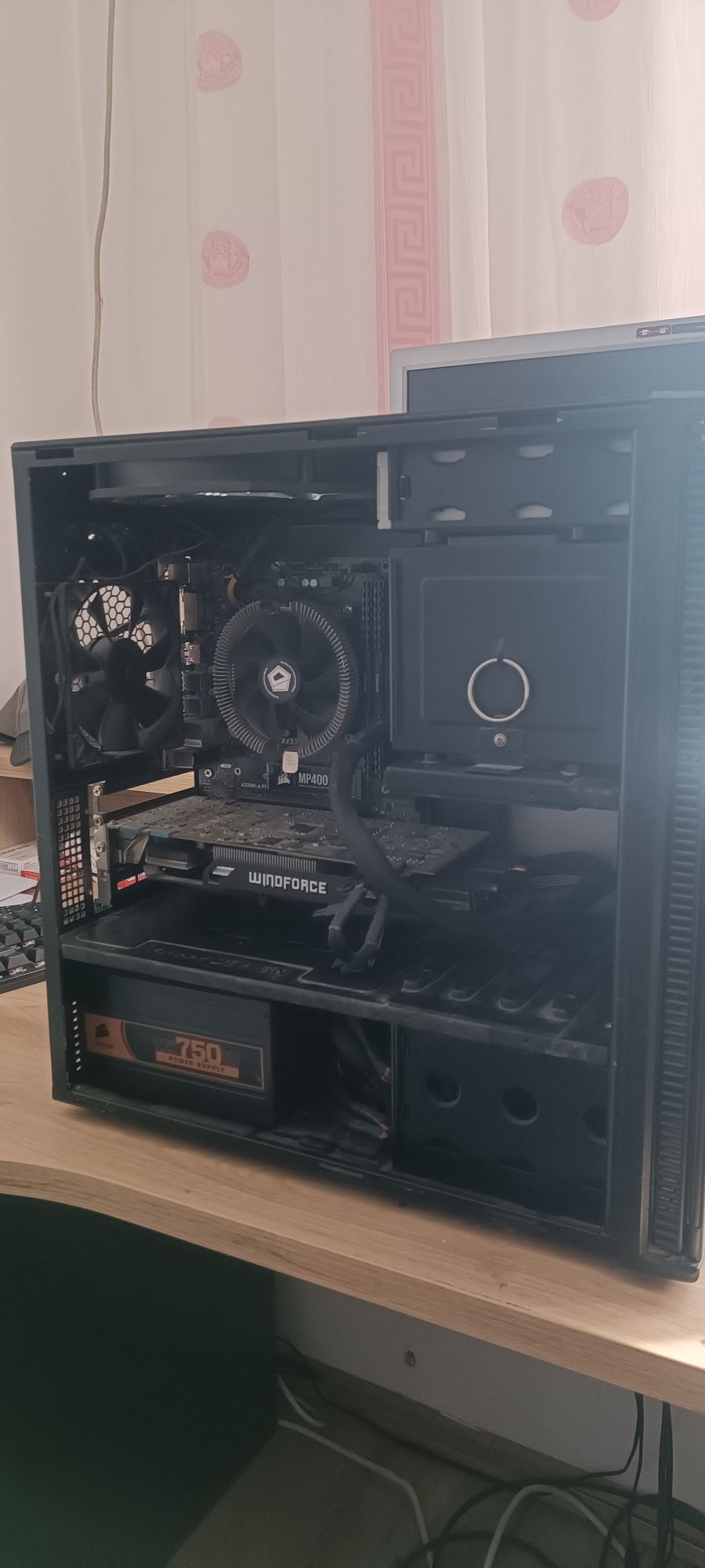 Vând PC Gaming AMD Ryzen 3, GTX 970 4GB, 32GB RAM 3200Mhz,
