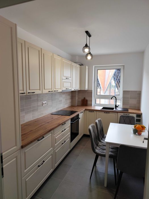 Închiriez ap nou 2 camere cu aer condiționat Maurer Tg Mureș