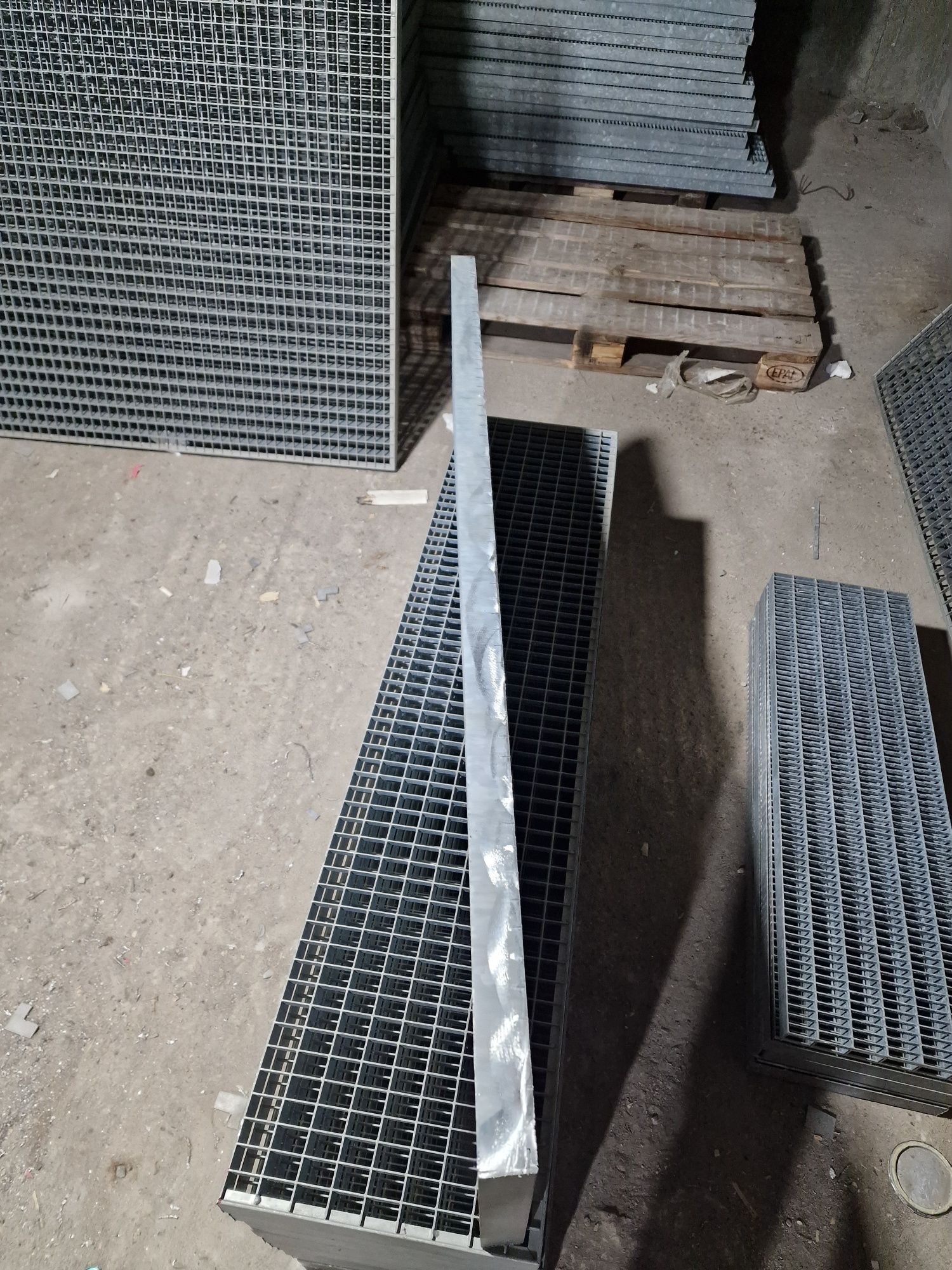 Trepte zincate galvanizate