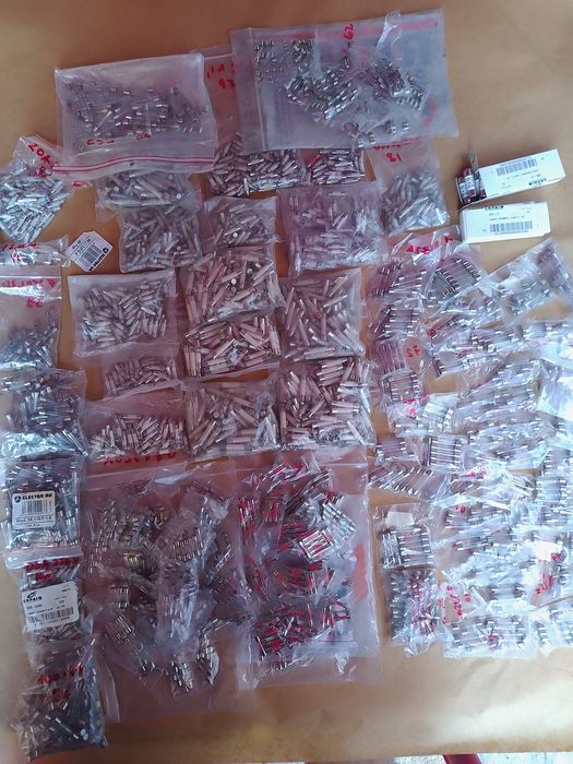 Lot sigurante ceramice/sticla diferite valori, noi , calitative Spania