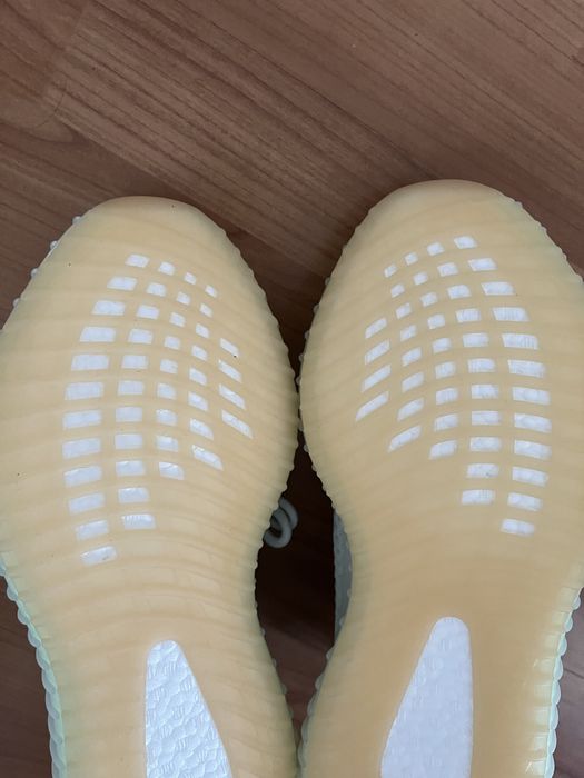 Vand yeezy marimea 44