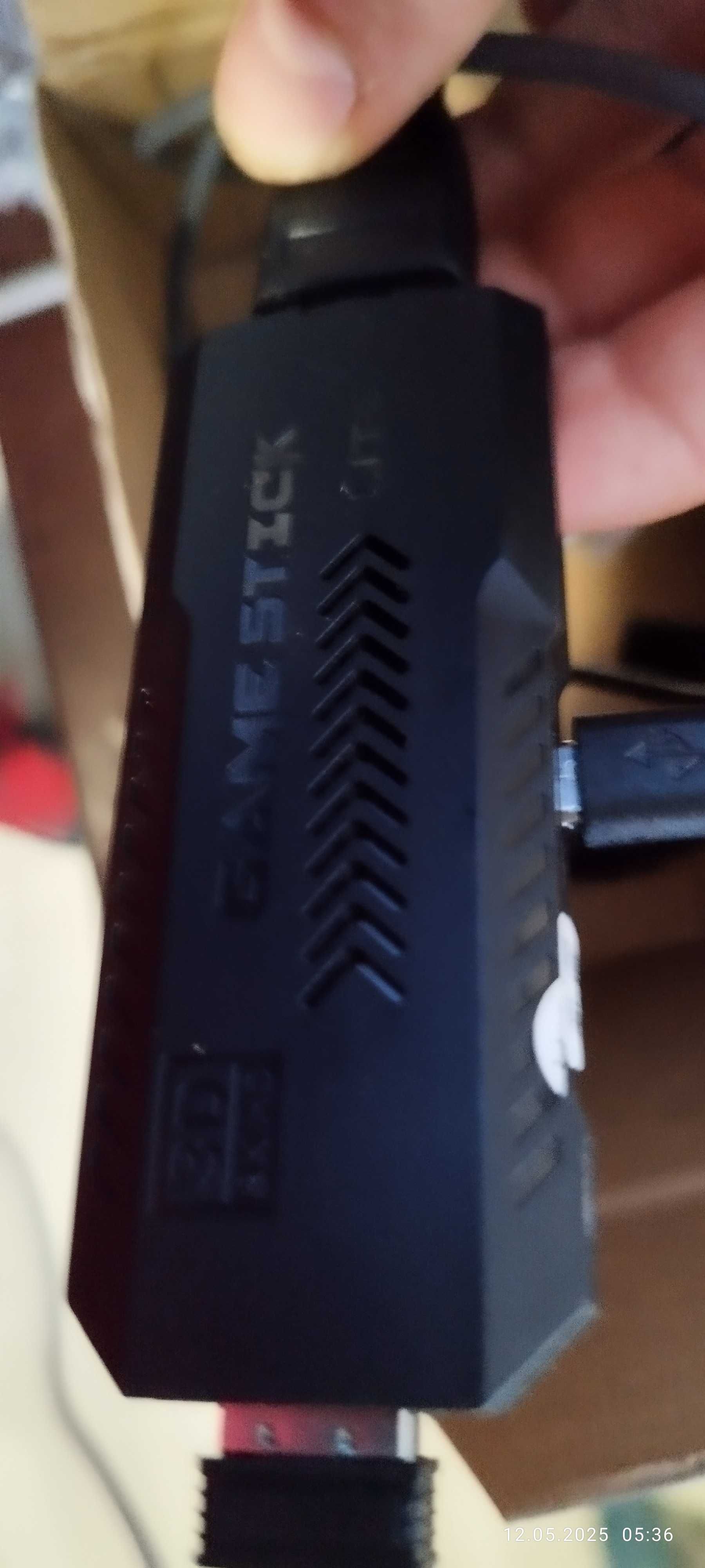 Продавам конзола Gamestick x2 128gb 40000 ретро игри
