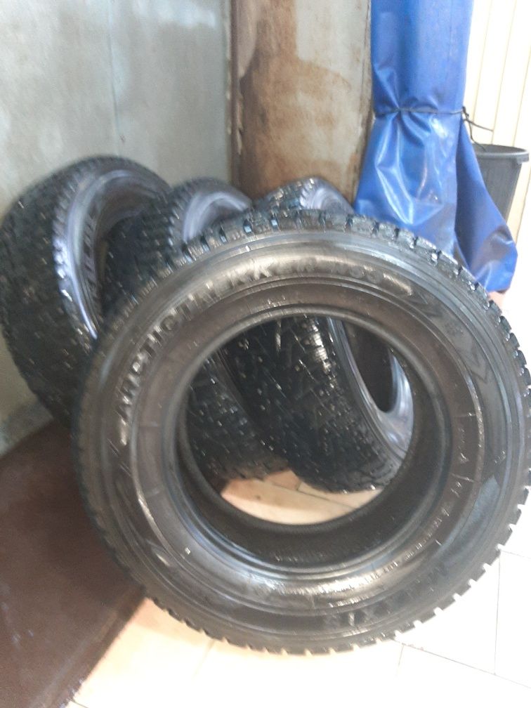 Продам зимние шины MAXXIS