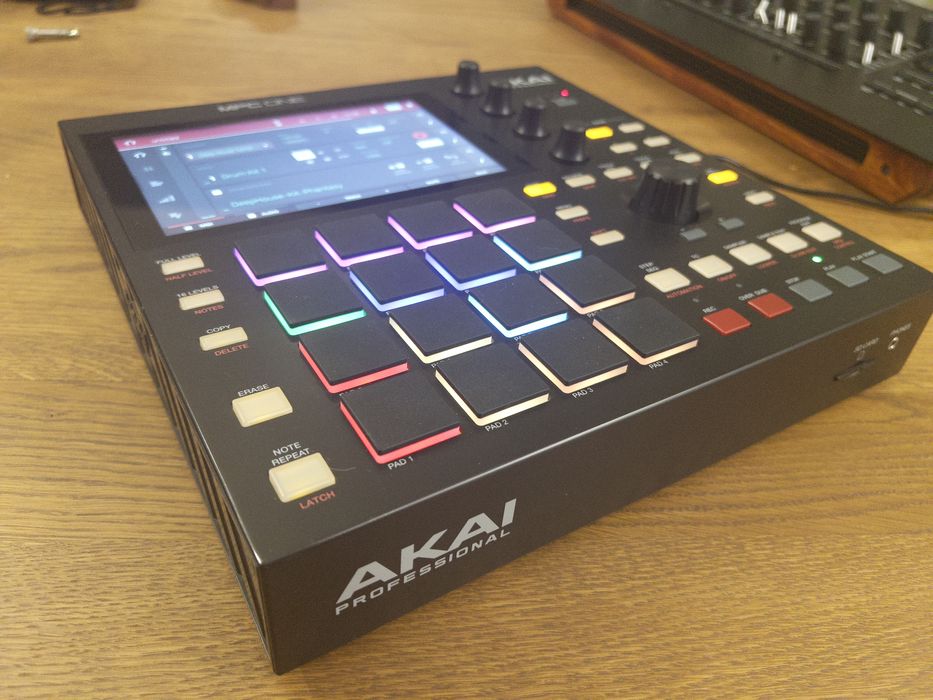 Akai MPC One Семплер