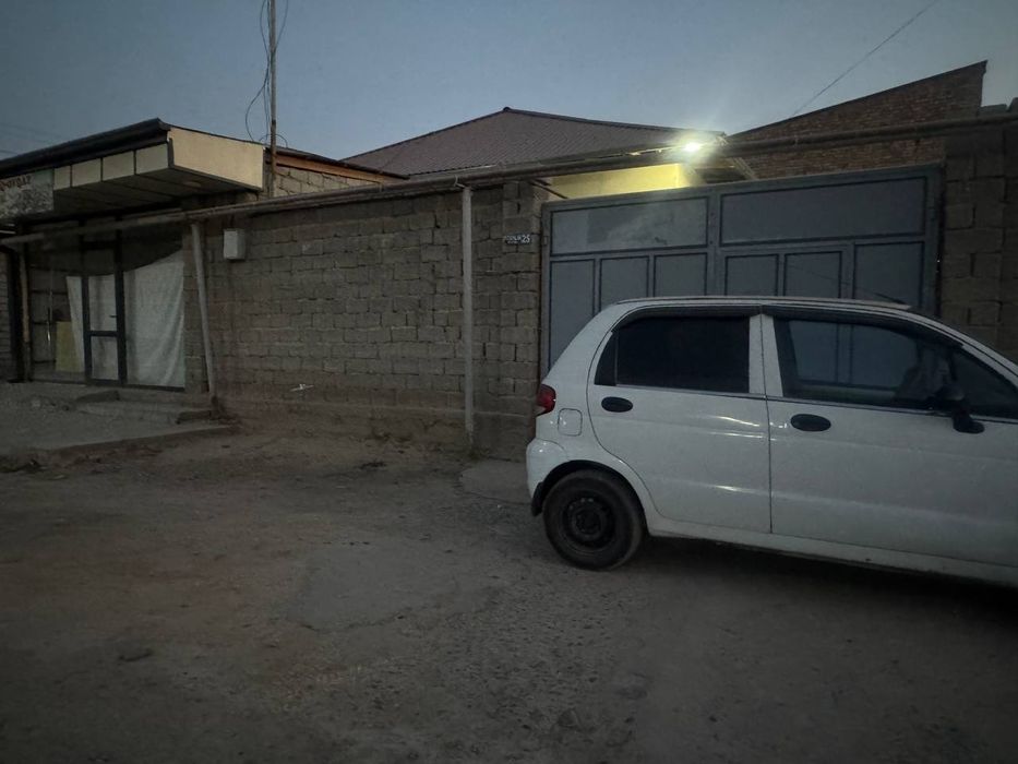 Уй сотилади 2.7 сотих, магазини блан бирга