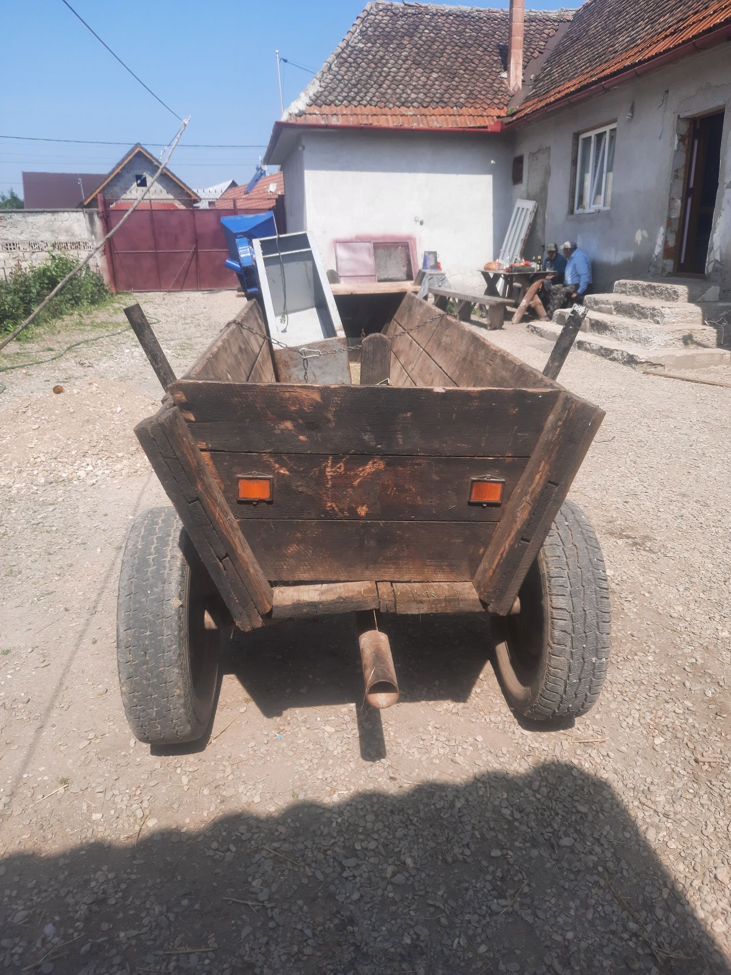 Vând căruță buna