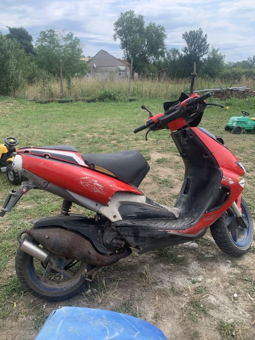 Scuter Aprilia SR50 + Atv nitro 125cc 3+1 dau ambele pe cross 125cc