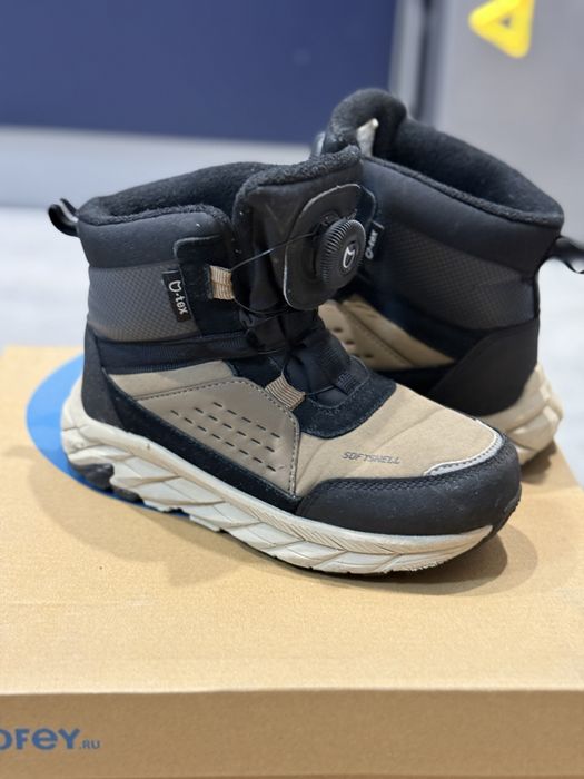 Продам детские зимние ботинки фирмы котофей