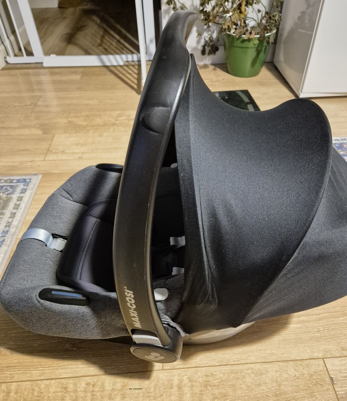 Scoica auto Maxi-Cosi + isofix Maxi-Cosi FamilyFix3