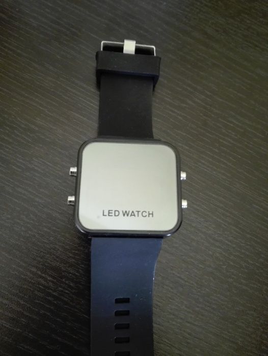 Ceas (LED watch)