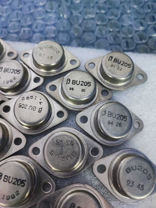 Tranzistori de putere BU205 în carcasă TO-3 – 18 buc disponibil