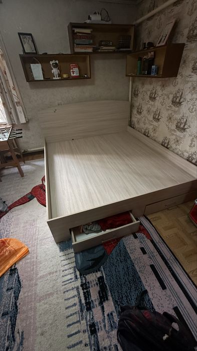 Двуспальную кровать