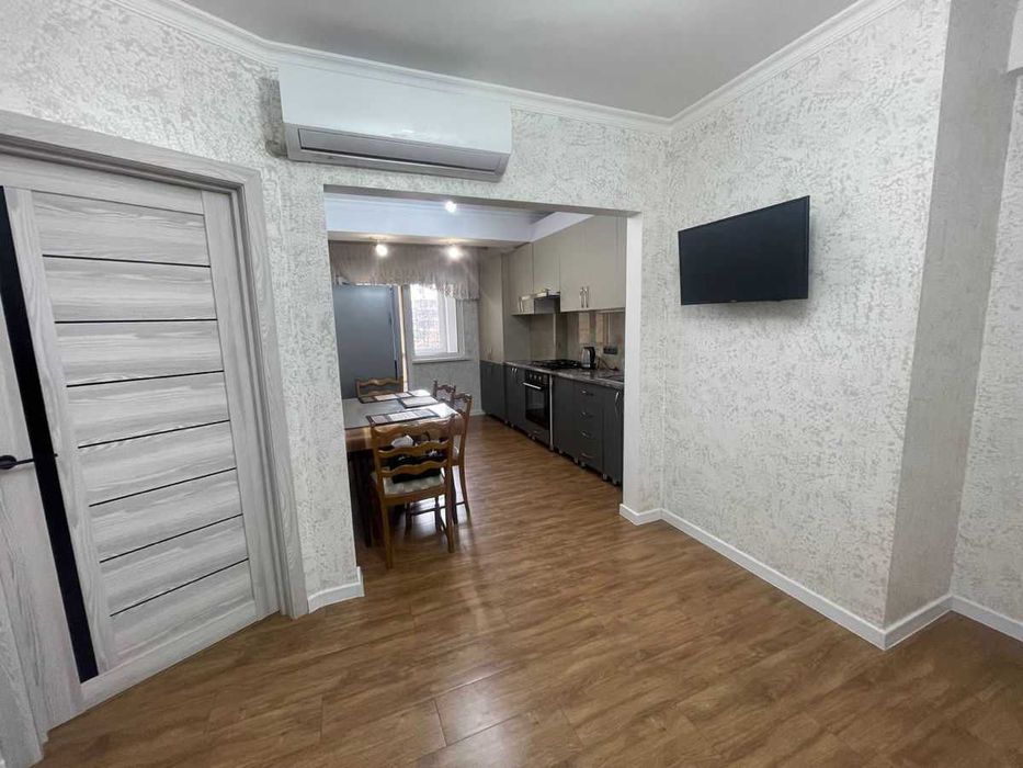 Тристаен имот в Студентски град