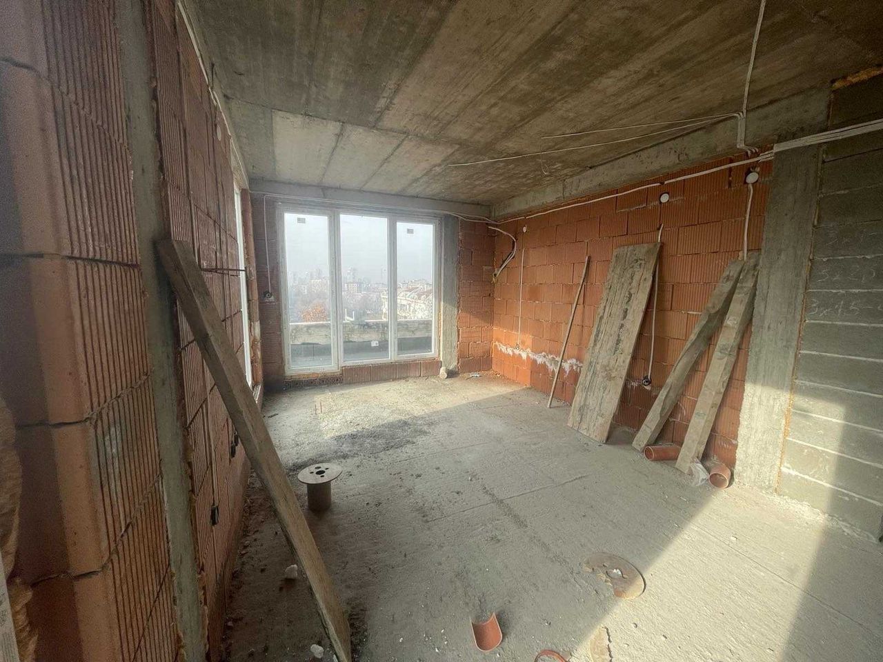 Продава се Двустаен апартамент в Пловдив, Гагарин - 72 кв.м за 1084 €/кв.м - Снимка #1