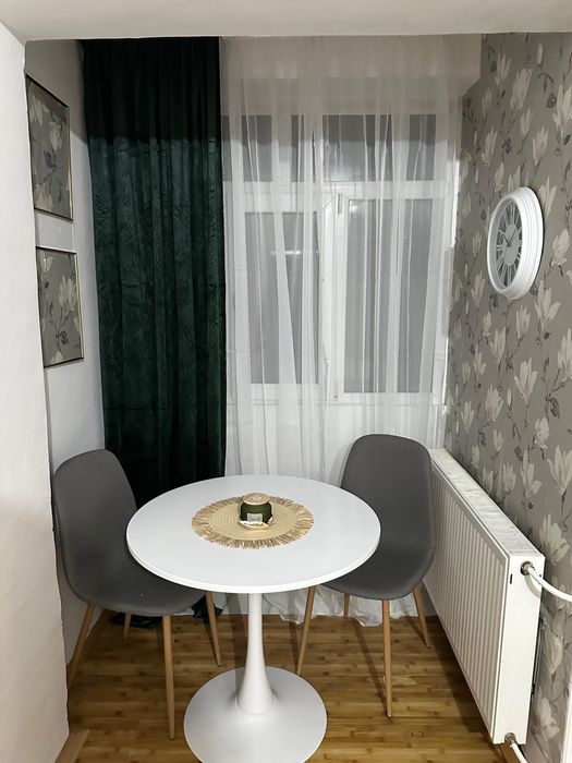 Vand gardoniera in drobeta, 27 m2, etj 1 la popieri. Recent renovata