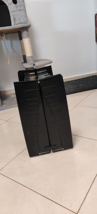 Vând rampa de plastic pentru câini