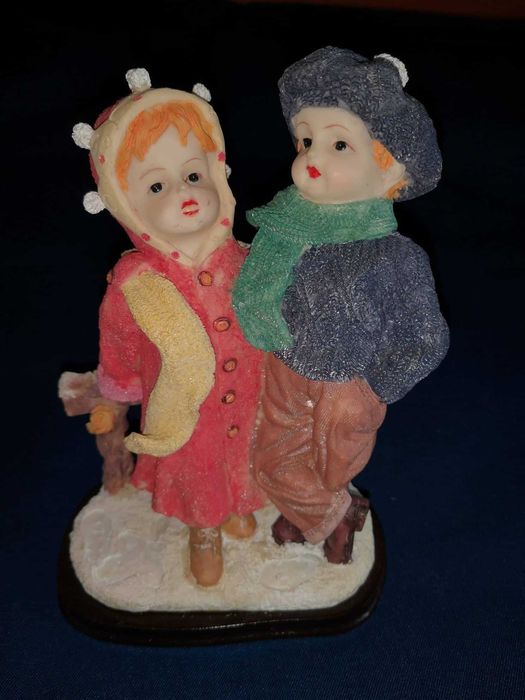 фигурка момче и момиче