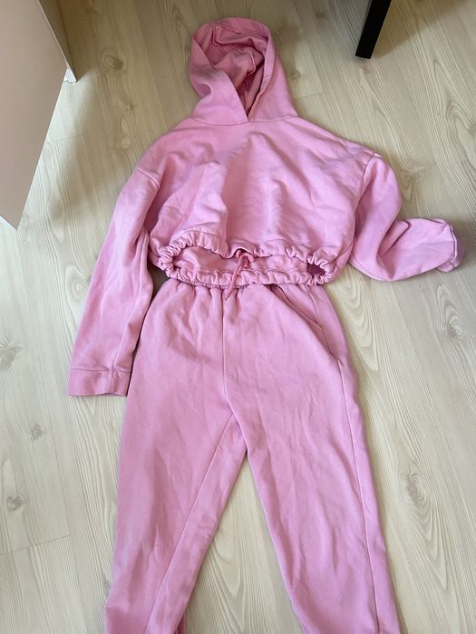 Розов комплект от горнище и долнище